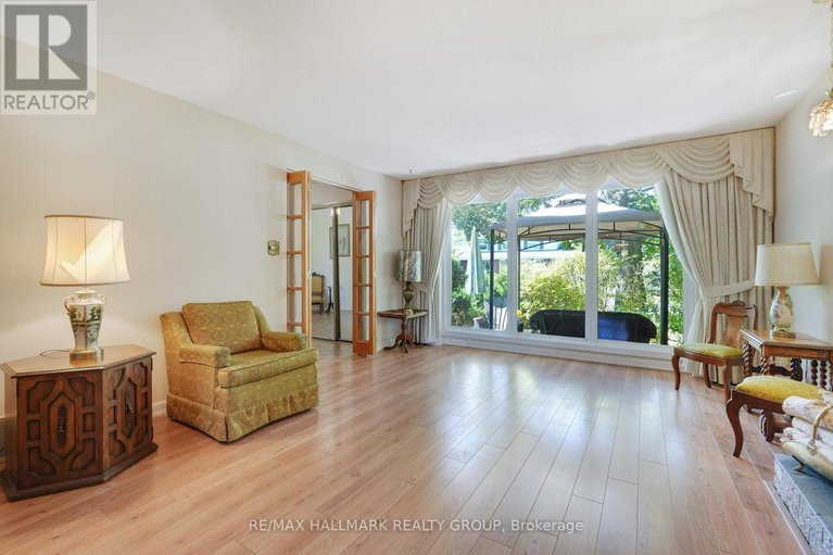 28869617/1-northview-road/city-viewskylinefisher-heightsparkwood-hills/ottawa/ontario/K2E6A6_8