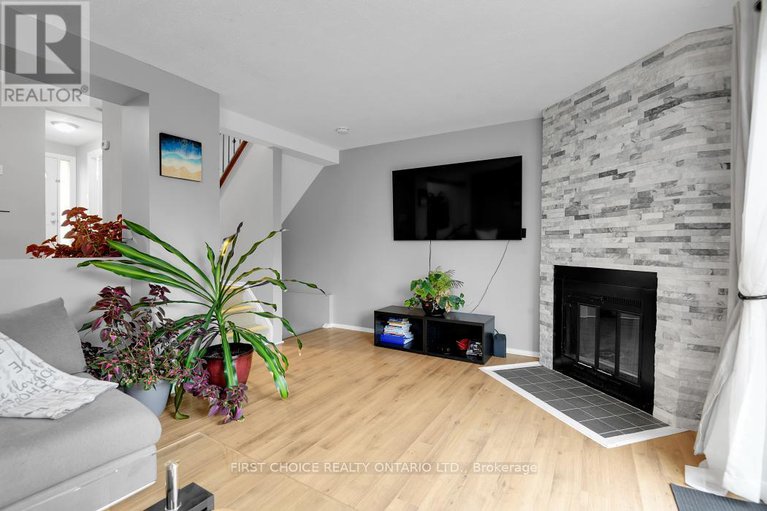 29056396/1771c-lamoureux-drive/queenswood-heights-south/ottawa/ontario/K1E2N5_8