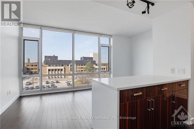27496513/201-parkdale-avenue-unit506/mechanicsvilletunneys-pasture/ottawa/ontario/K1Y1E8_15