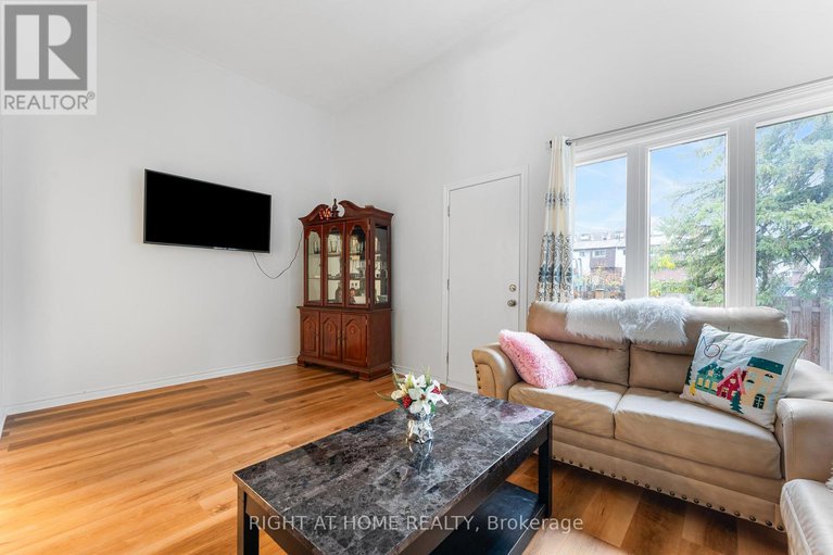 29056028/32-2296-orient-park-drive/blackburn-hamlet-south/ottawa/ontario/K1B4N6_10