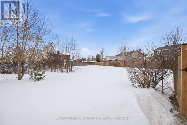 29430420/8-smugglers-court/arlington-woods/ottawa/ontario/K2H7Y7_49