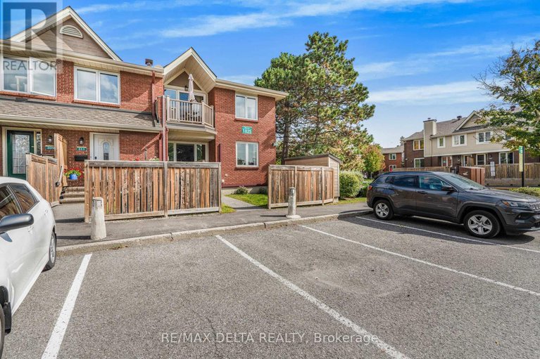 28888821/110-1825-marsala-crescent/fallingbrookpineridge/ottawa/ontario/K4A2E7_2