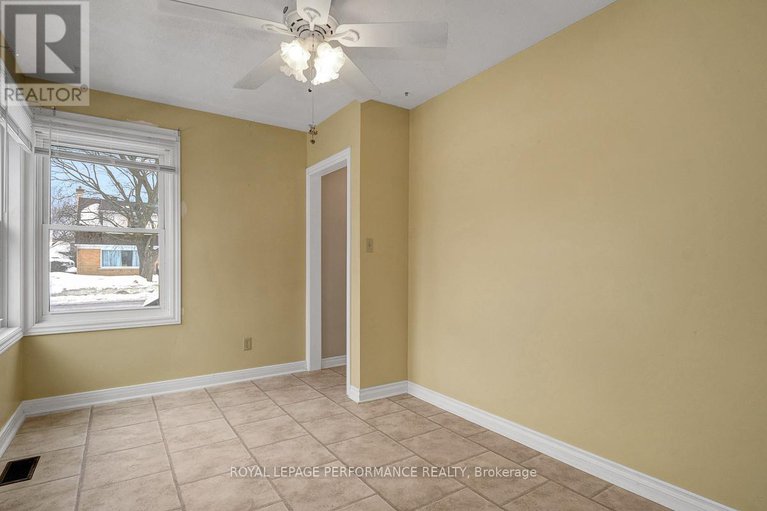 29403056/540-alesther-street/overbrookcastle-heights/ottawa/ontario/K1K1J3_15