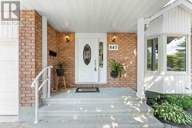 28946187/647-apollo-way/fallingbrookpineridge/ottawa/ontario/K4A1T2_3