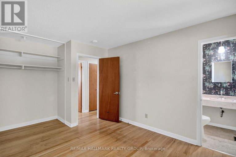 28940176/3-sutton-place/city-viewskylinefisher-heightsparkwood-hills/ottawa/ontario/K2E5G1_17