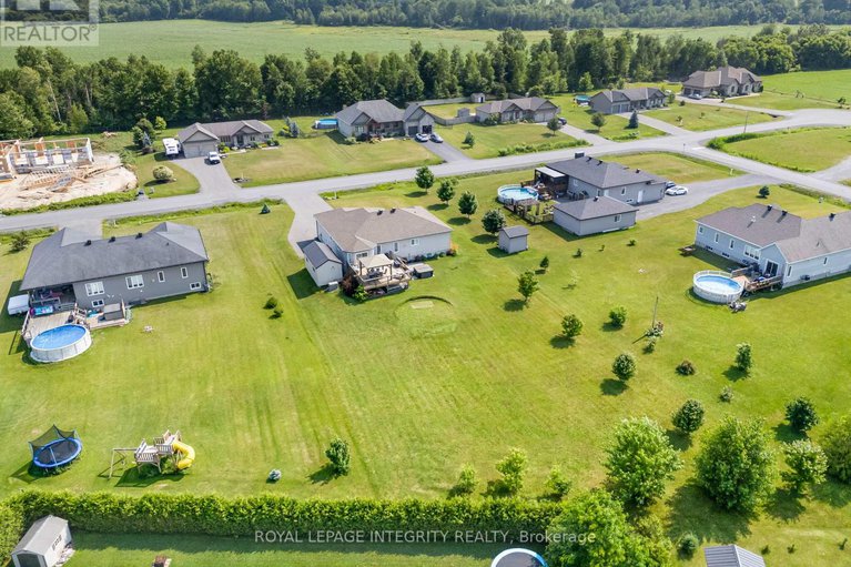 28552099/251-des-violettes-street/clarencerockland-twp/clarence-rockland/ontario/K0A2A0_35