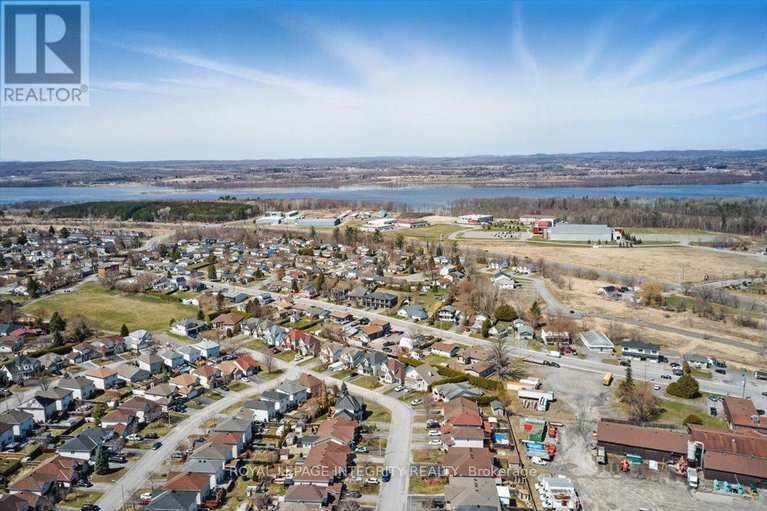 29253845/137-beaumont-avenue/town-of-rockland/clarence-rockland/ontario/K4K1R7_50