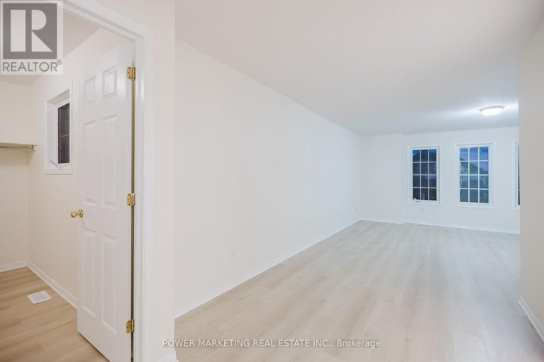 29074509/318-rustic-hills-crescent/springridgeeast-village/ottawa/ontario/K4A5A8_19