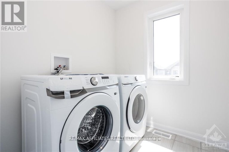 28880328/850-cappamore-drive/half-moon-bay/ottawa/ontario/K2C3H2_28