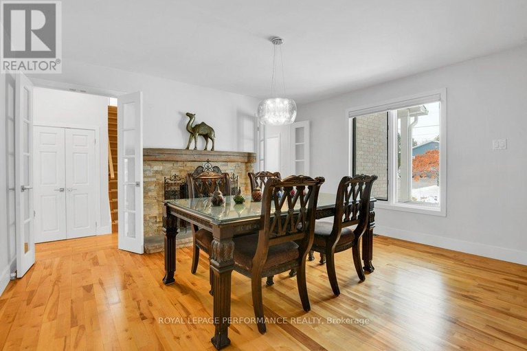 28347895/6099-james-bell-drive/manotick-south-to-roger-stevens/ottawa/ontario/K4M1B3_10