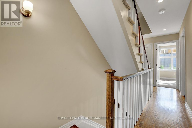 29339281/318-iona-street/westborohampton-park/ottawa/ontario/K1Z7B9_12