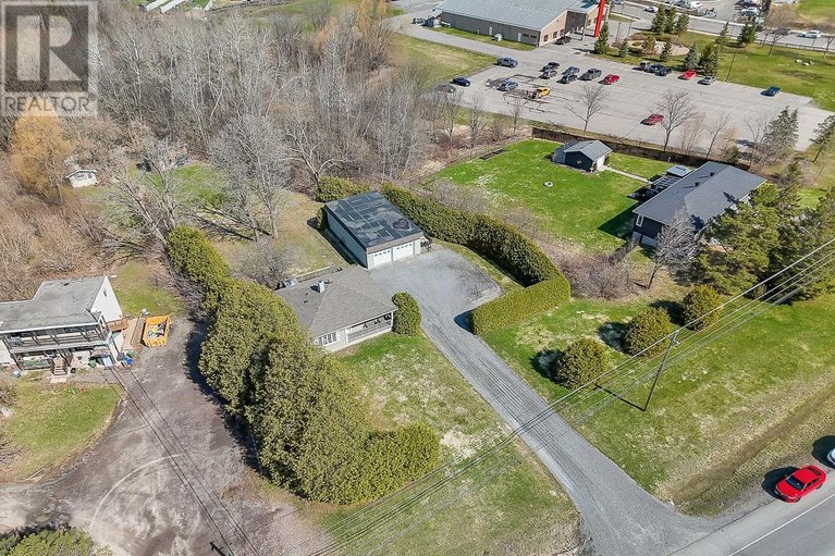 29652812/1099-old-montreal-road/camelot/ottawa/ontario/K4A3N6_10