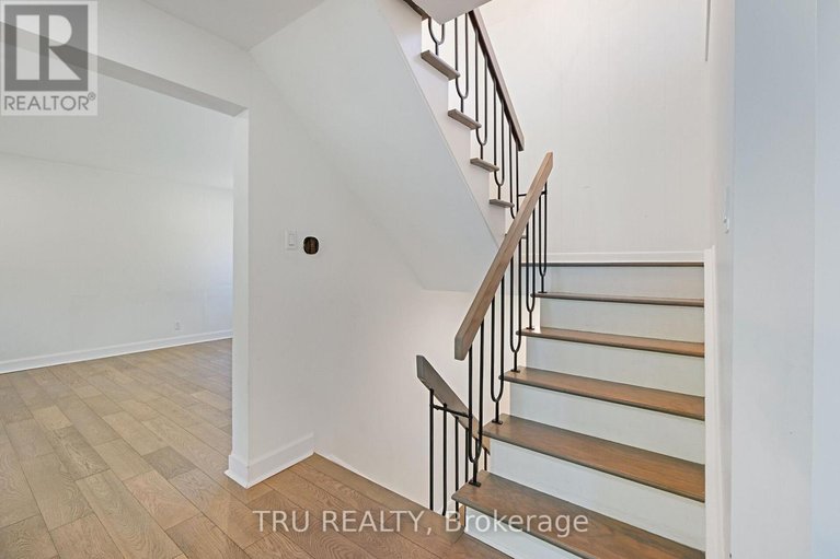 29269815/12-apache-crescent/city-viewskylinefisher-heightsparkwood-hills/ottawa/ontario/K2E6H7_43