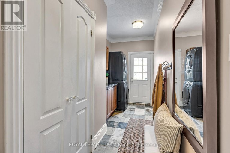 28078826/1345-potter-drive/manotick-village-manotick-estates/ottawa/ontario/K4M1C6_37