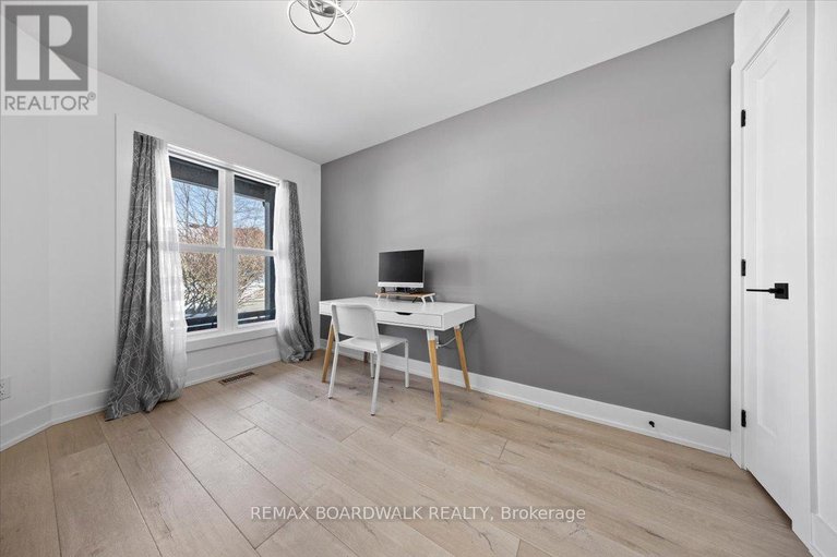 29432300/1535-kamouraska-circle/chateauneuf/ottawa/ontario/K1C3J1_4