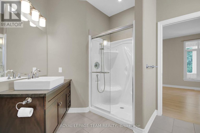28532592/142-west-ridge-drive/stittsville-central/ottawa/ontario/K2S2H3_16