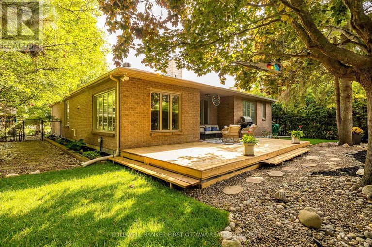 28819605/9-lone-meadow-trail/stittsville-central/ottawa/ontario/K2S1C9_28