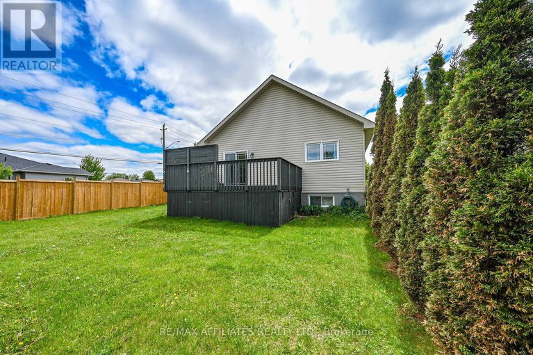 28567614/30-lee-avenue/smiths-falls/smiths-falls/ontario/K7A0A2_35