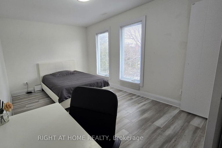 28853615/1558-1562-baseline-road/meadowlandsst-claire-gardens/ottawa/ontario/K2C0B3_15