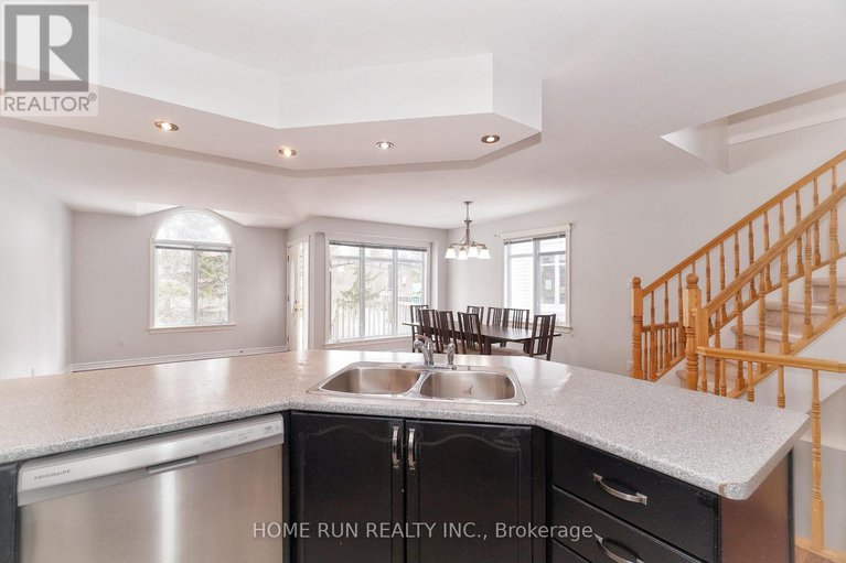 29449527/129-hearst-way/katimavik/ottawa/ontario/K2L4G5_18