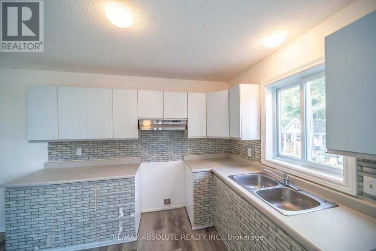 29123129/294-therese-avenue/town-of-rockland/clarence-rockland/ontario/K4K1G9_9