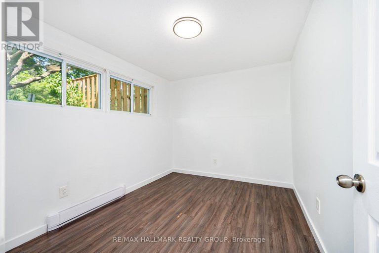 28896443/m-15-banner-road/sheahan-estatestrend-village/ottawa/ontario/K2H8T3_24