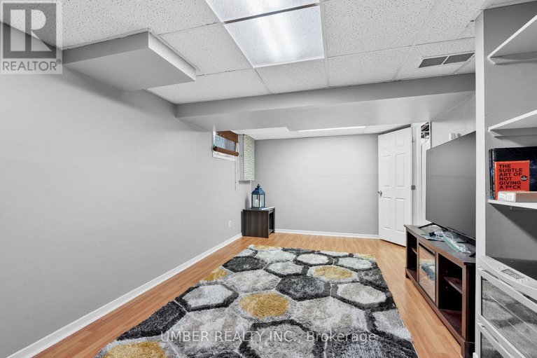 28623557/1130-st-emmanuel-terrace/convent-glen-north/ottawa/ontario/K1C2J7_40