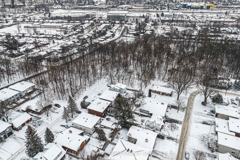 29231549/906-ivanhoe-avenue/queensway-terrace-north/ottawa/ontario/K2B5S5_32