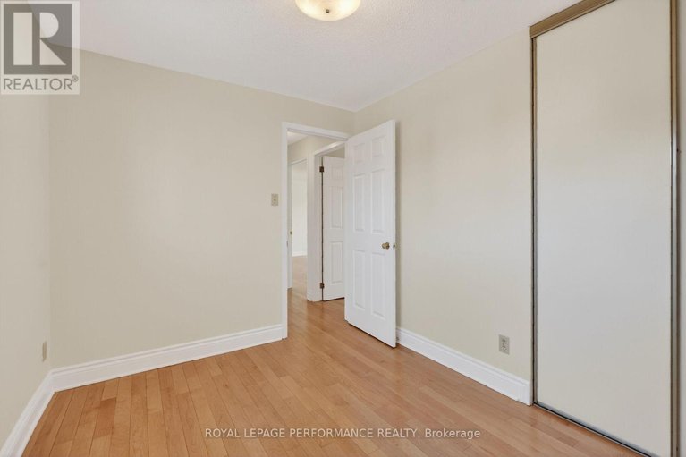 29643949/13-valley-ridge-street/borden-farmstewart-farmcarleton-heightsparkwood-hills/ottawa/ontario/K2E7W1_36