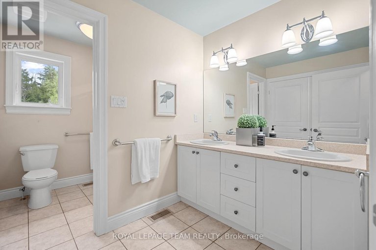 28316771/2377-pine-avenue/manotick-east-to-manotick-station/ottawa/ontario/K4M1B4_30