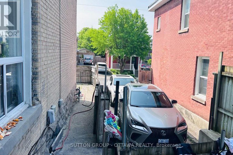 28434012/139-eccles-street/west-centre-town/ottawa/ontario/K1R6S7_27