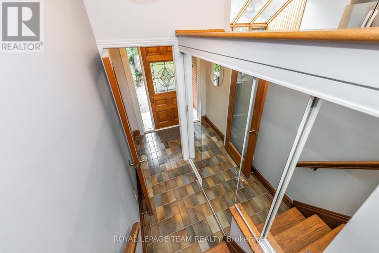 29428183/c-595-besserer-street/sandy-hill/ottawa/ontario/K1N6C8_7