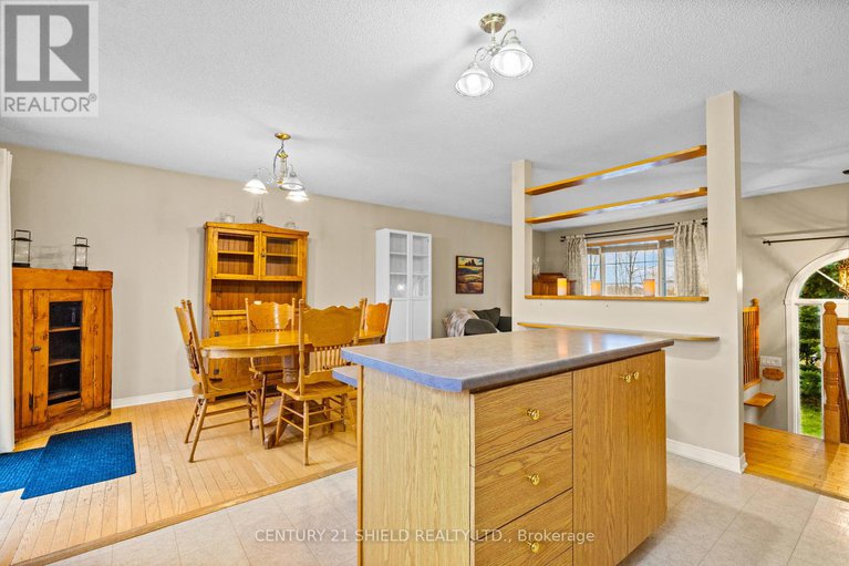 29127984/22032-old-highway-2-highway/south-glengarry-lancaster-twp/south-glengarry/ontario/K0C1E0_22