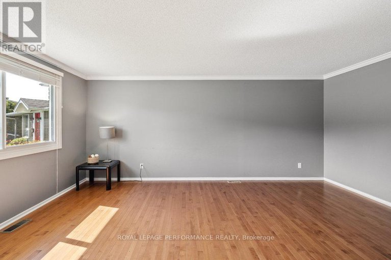 28308473/2045-deerhurst-court/beacon-hill-north/ottawa/ontario/K1J8H2_20
