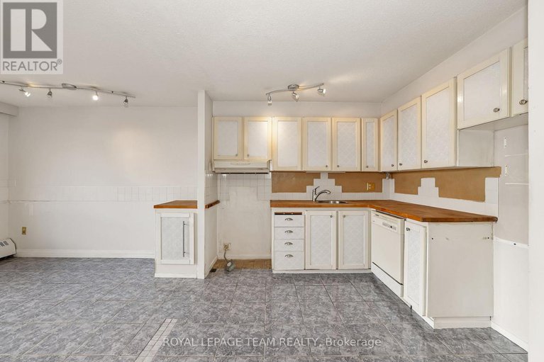 29128089/1210-20-chesterton-drive/borden-farmstewart-farmcarleton-heightsparkwood-hills/ottawa/ontario/K2E6Z7_11