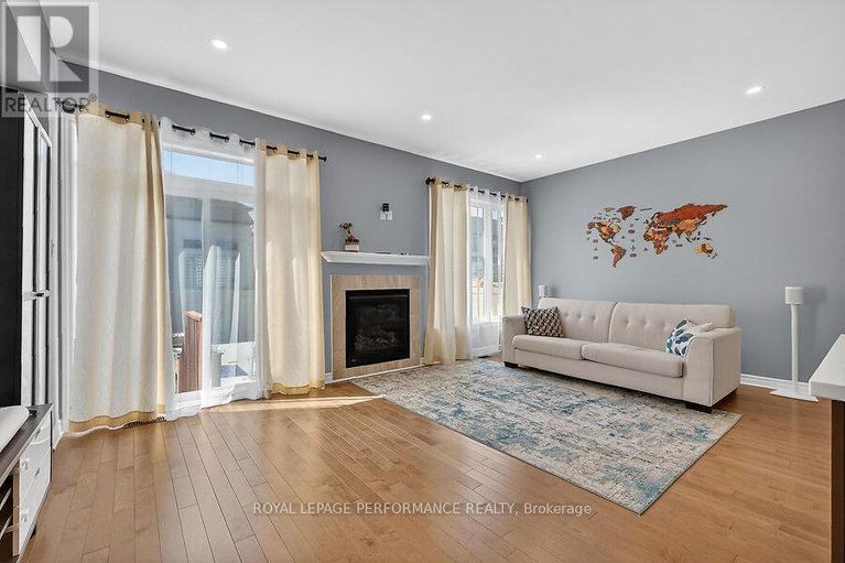 29557576/790-cairn-crescent/mer-bleuebradley-estatesanderson-park/ottawa/ontario/K1W0P7_12