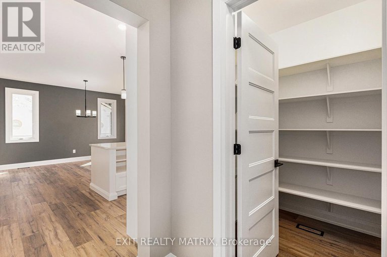 28728484/1355-fribourg-street/embrun/russell/ontario/K0A1W0_8
