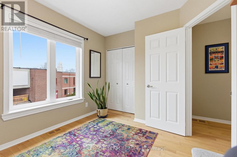 29610199/10-cornerstone-private/ottawa-centregolden-triangle/ottawa/ontario/K2P2N3_18