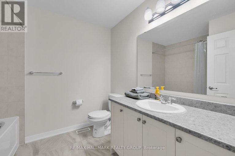 29156490/1076-curraglass-walk/stittsville-north/ottawa/ontario/K2S3A3_40