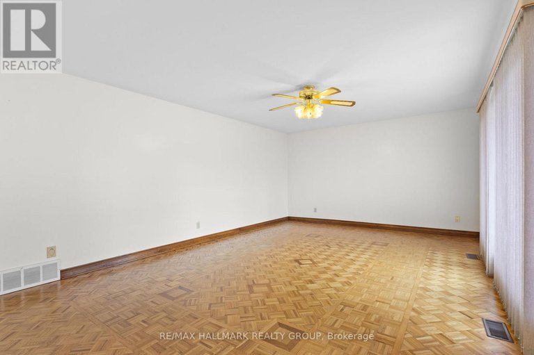 29615585/1310-ferguson-street/bel-air-heights/ottawa/ontario/K2C2K4_18