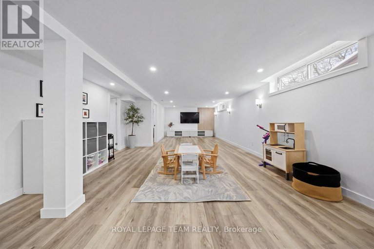 29297114/20-whitburn-crescent/crystal-beach/ottawa/ontario/K2H5K6_29