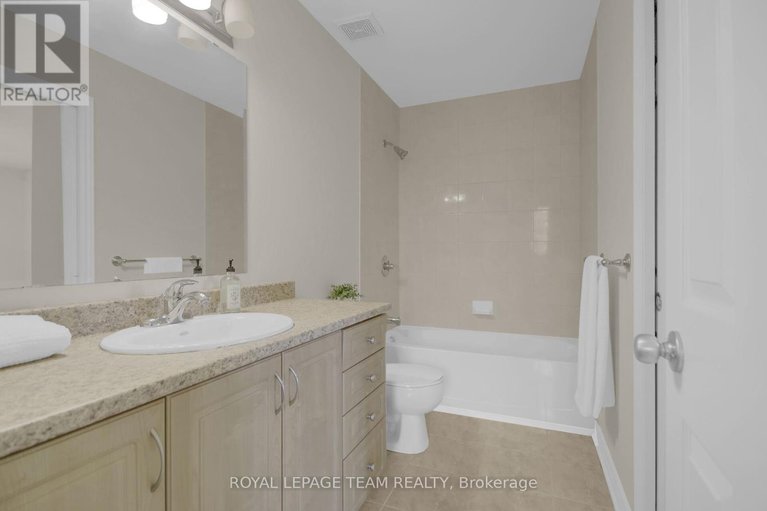28352724/128a-centrepointe-drive/centrepointe/ottawa/ontario/K2G6B1_35