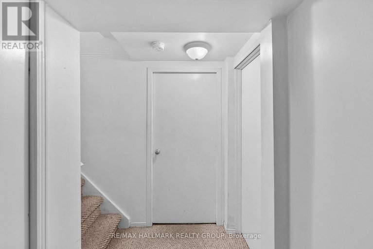 29657775/2075-neepawa-avenue/carlingwood/ottawa/ontario/K2A3L7_33