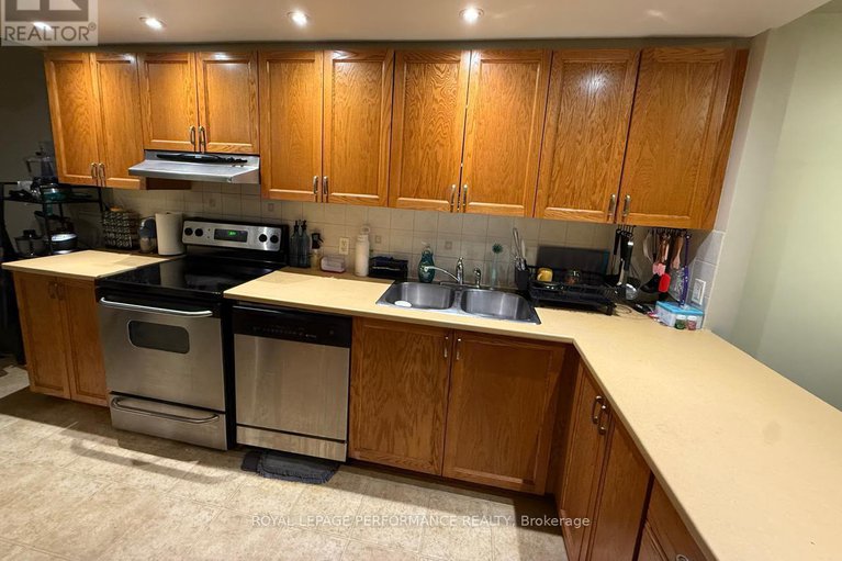 29218356/390-crownridge-drive-n/emerald-meadowstrailwest/ottawa/ontario/K2M3A4_18