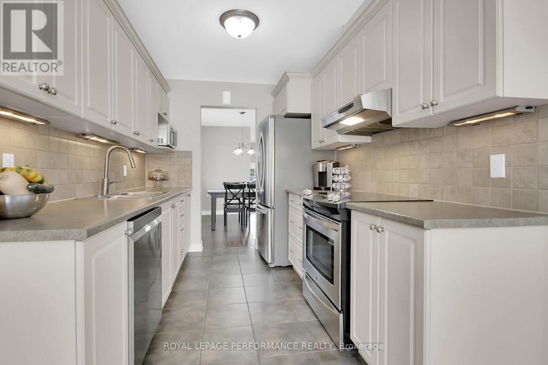 28636088/895-ashenvale-way/avalon-east/ottawa/ontario/K4A0R8_21