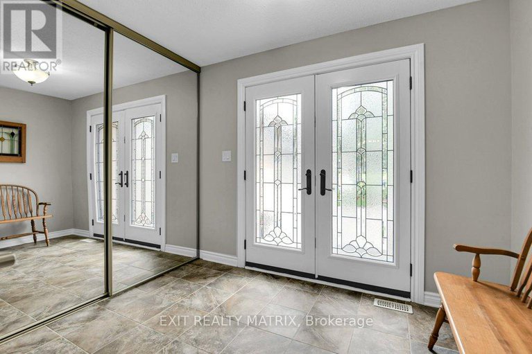 28473522/842-apple-lane/cumberland-ridge/ottawa/ontario/K4C1C1_3