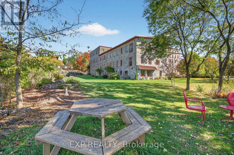 28930932/408-1-rosamond-street-e/almonte/mississippi-mills/ontario/K0A1A0_41