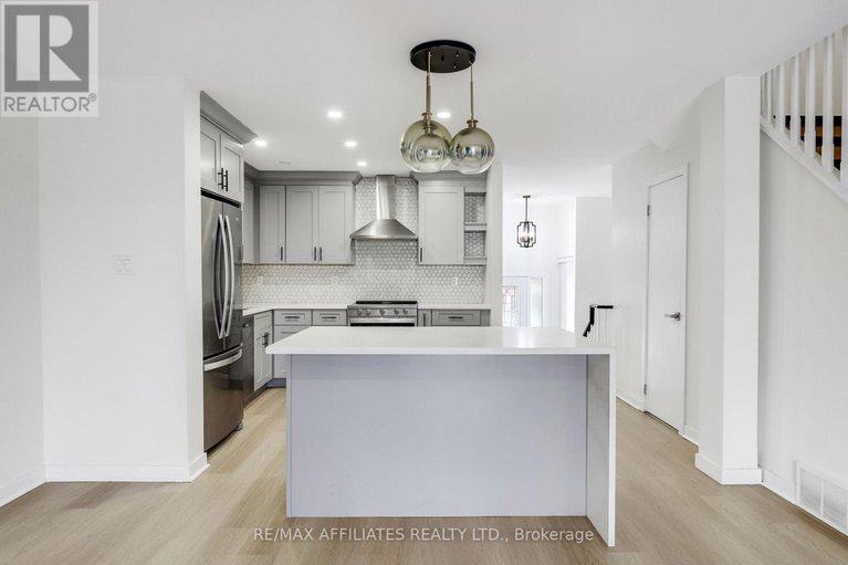 29170194/37-472-sandhamn-private/hunt-club-parkgreenboro/ottawa/ontario/K1T2Z4_13