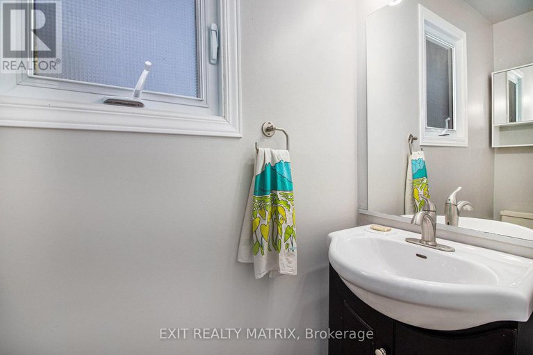 28850458/73-george-street/village-of-russell/russell/ontario/K4R1C2_8