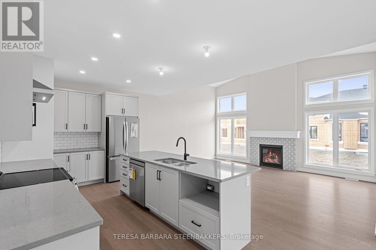 27846095/747-kenny-gordon-avenue-n/riverside-southgloucester-glen/ottawa/ontario/K4M0X9_11